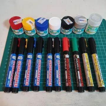 GUNDAM 마커와 수성 페인트 세트