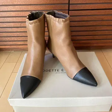 ODETTE E ODILE 베이지 스틸레토 숏부츠 새상품급