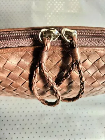 브라운 뜨개질 가죽 파우치