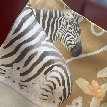 페라가모 스카프 미사용이지만 보관 기간이 깁니다