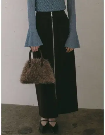 *택 포함 미사용 새상품* 라그나문 스웨이드 라이크 지퍼 I라인 스커트