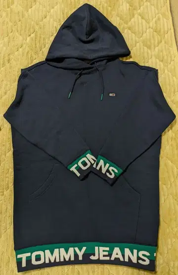TOMMY JEANS 후드 부착 네이비 후드티