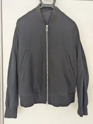 블랙 집업 점퍼