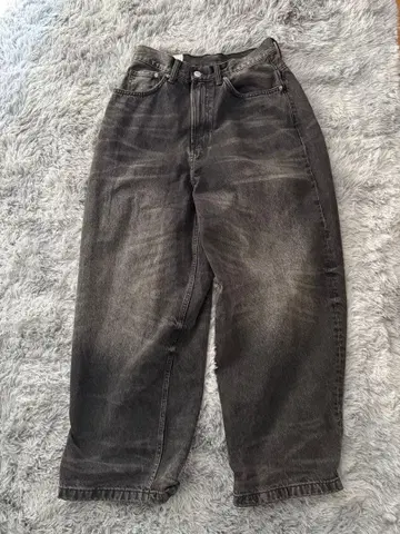 엔도 모리 착용 H&M 슈퍼 배기 데님 완판템 모델 30/30