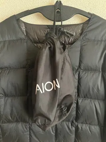 TAION 블랙 다운 자켓 수납 봉투 포함