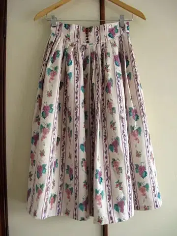 어나더 안젤라 빈티지 후르츠 스트라이프 패턴 스커트