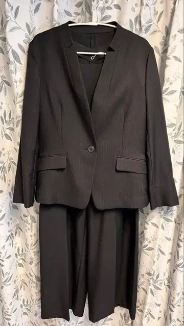블랙 스트라이프 정장 세트 (자켓 팬츠 2개 상의)