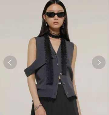 JOSE MOON NECK LACE SLEEVELESS KNIT