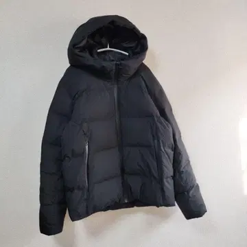 새상품급 UNIQLO 3D 컷 심리스 다운 후드티 M 사이즈