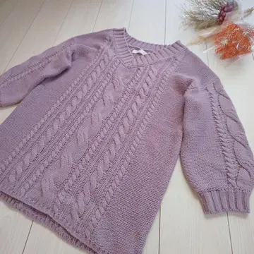 [ CECIL McBEE ] 라벤더 케이블 니트 V넥 스웨터