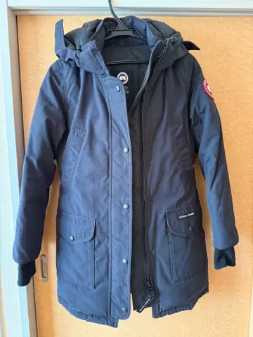 네이비 후드 퍼 포함 롱 다운 자켓