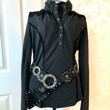 장식 포함 블랙 가죽 벨트 오즈 크로체