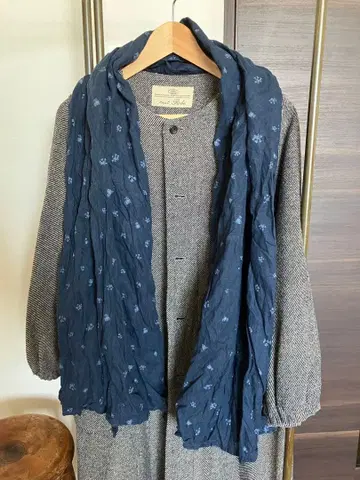 네스트로브 스톨 네이비 꽃무늬 린넨