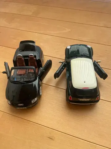 아우디와 미니 쿠퍼 미니카 세트