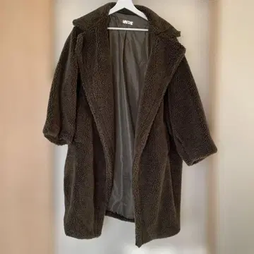 다크 브라운 보아 후드 부착 롱 코트