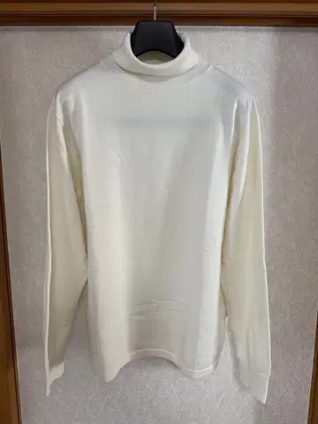 쉽스 터틀넥 워셔블 니트