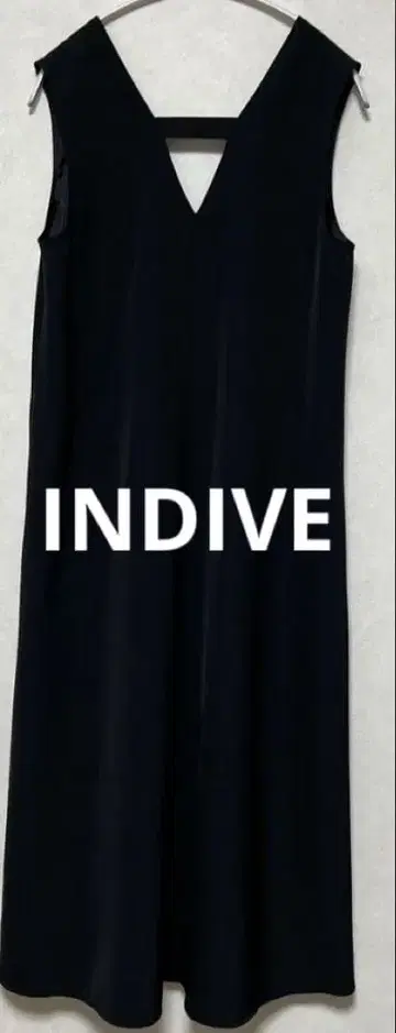 INDIVI 블랙 V넥 원피스