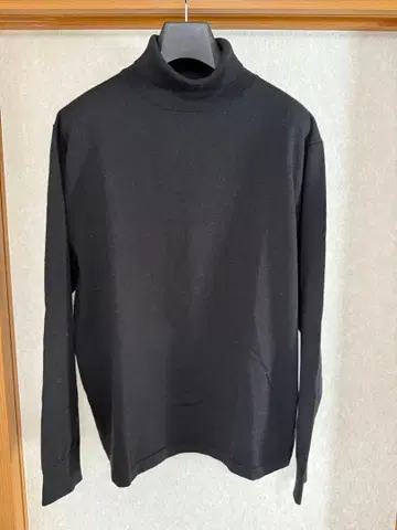 쉽스 터틀넥 워셔블 니트