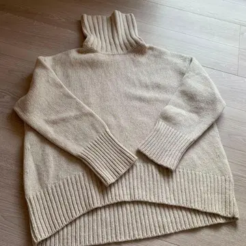 갤러리 바이 베이지 니트