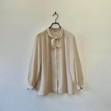 구제 의류 보타이 블라우스 새틴 둥근 카라 레트로 포멀 세레모니 베이지