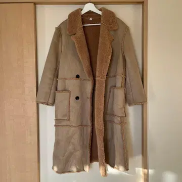 [ 미사용품 ] 베이지 쉘파풍 무스탕 코트