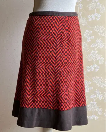 피에르 가르뎅 주홍색과 짙은 갈색의 기하학 패턴 울지 스커트