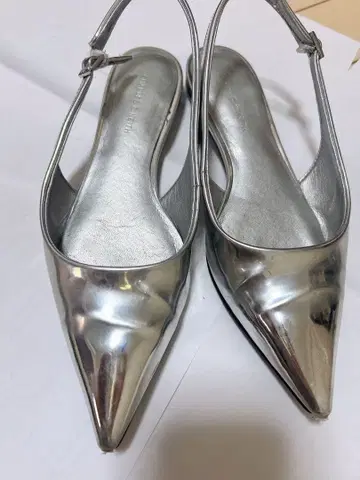 실버 스틸레토 슬링백 슈즈