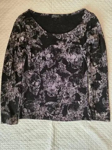 스컬 패턴 블랙 긴팔 상의