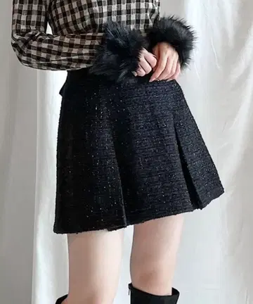 NOMAE 트위드 턱 미니 스커트