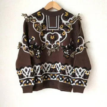 YEAR 크루넥 울 니트 장식 포함 앰비덱스 개성 패턴