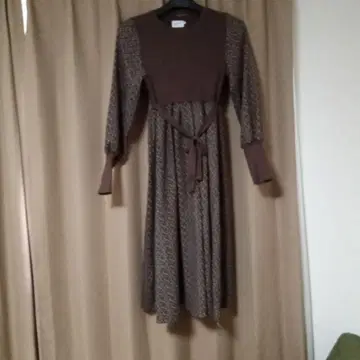 emmi+ 브라운 긴팔 롱 원피스