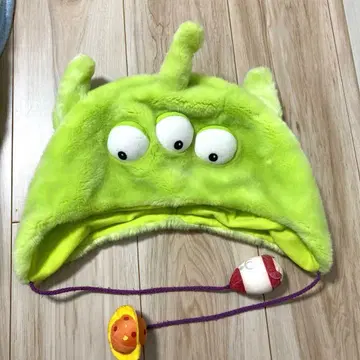 에이리언 캐릭터 플리스 모자