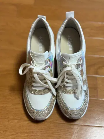 DIANA+ 화이트/골드 글리터 통굽 스니커즈