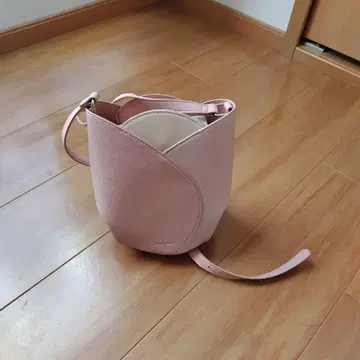 튤립형 핑크 숄더백