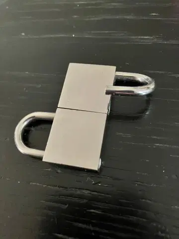 자물쇠 귀걸이 8G