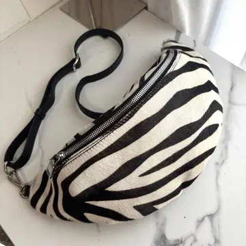 [새상품급] MARCO MASI 송치 가죽 제브라 바디백