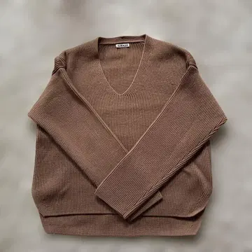AURALEE 브라운 V넥 스웨터