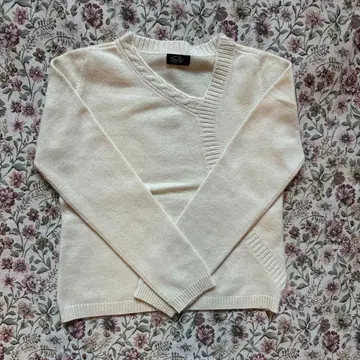 Ambre Bille 아이보리 V넥 스웨터 긴팔