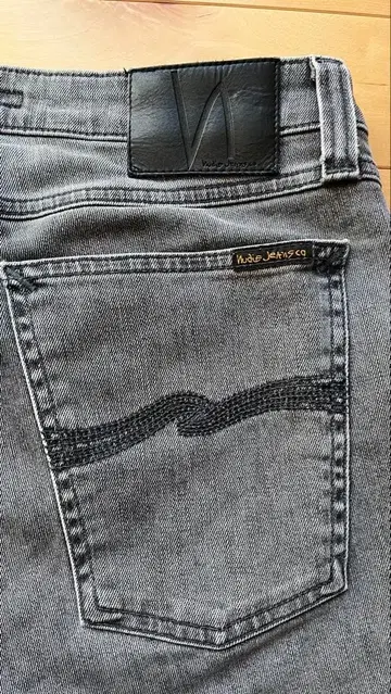 Nudie Jeans 스키니 데님 그레이
