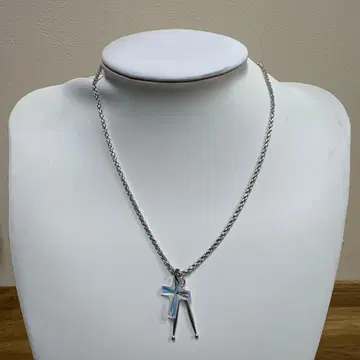 실버 크로스 모티브 목걸이