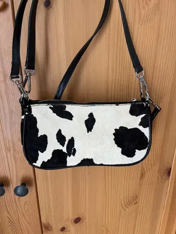 ZARA 카우 패턴 숄더백