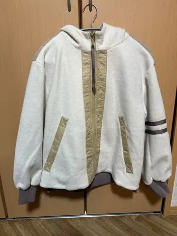 후드 부착 아이보리 플리스 자켓 38