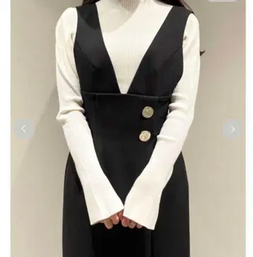 새상품급 SNIDEL I라인 점프수트 블랙