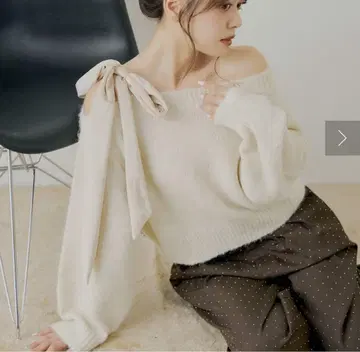 Chico 치코 벨로아 리본 원숄더 루즈 니트