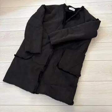 AZUL 블랙 무스탕 코트