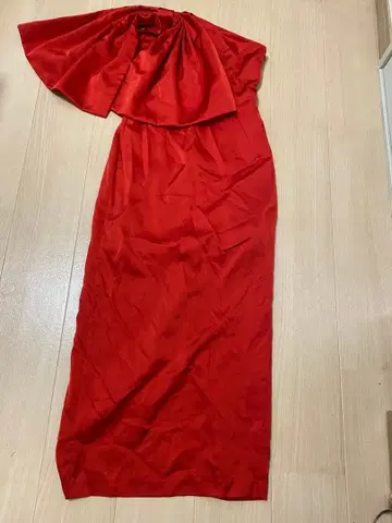 TITIENNE A 빨간색 원숄더 롱 드레스