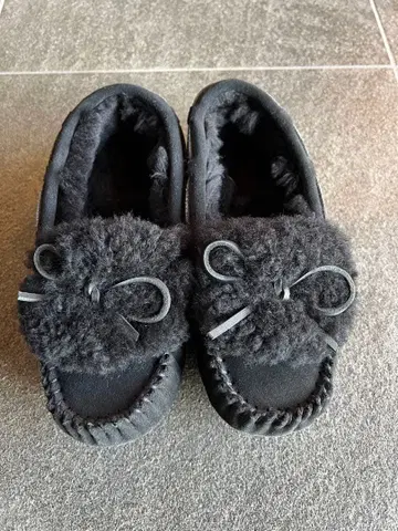 EMU Australia 블랙 퍼 모카신