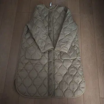 HIYORI 베이지 카키 퀼팅 롱 자켓