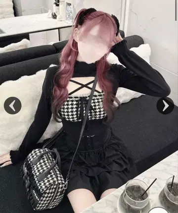 HONEYMEW 하운드투스 체크 하이넥 앙상블 상의 블랙 허니뮤우