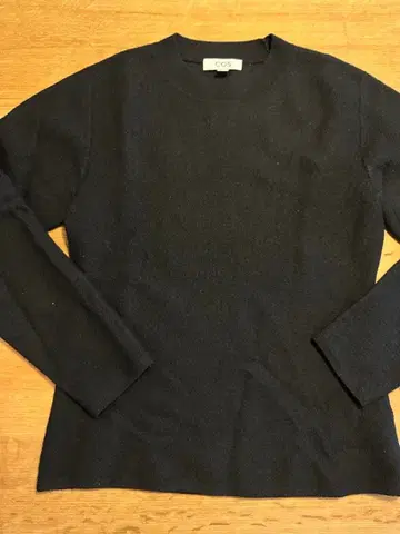 COS 블랙 긴팔 스웨터